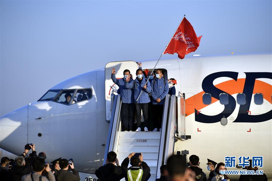 （新華全媒頭條&middot;圖文互動(dòng)）（16）最美逆行者，武漢永遠(yuǎn)記得你！&mdash;&mdash;首批援鄂醫(yī)療隊(duì)返程紀(jì)實(shí)