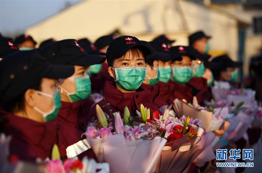 （新華全媒頭條&middot;圖文互動(dòng)）（17）最美逆行者，武漢永遠(yuǎn)記得你！&mdash;&mdash;首批援鄂醫(yī)療隊(duì)返程紀(jì)實(shí)