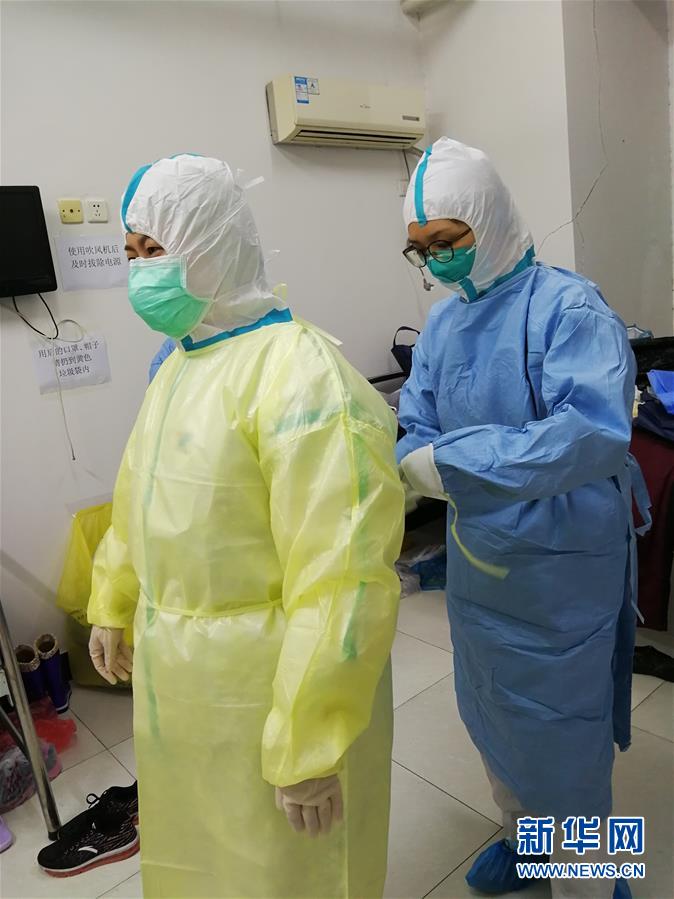 （一線抗疫群英譜&middot;圖文互動）（1）在武漢，我為白衣戰(zhàn)士&ldquo;鑄起鎧甲&rdquo;&mdash;&mdash;記天津市腫瘤醫(yī)院醫(yī)師路佳