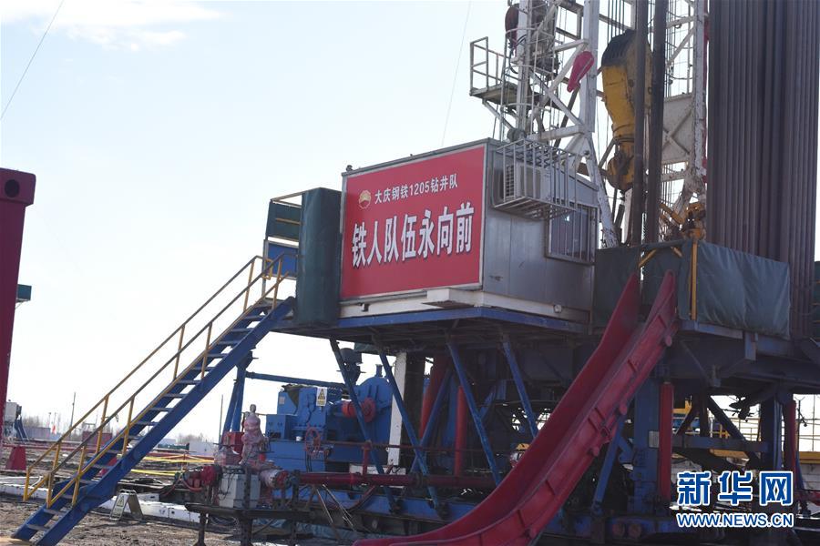 (圖文互動(dòng))(6)在戰(zhàn)“疫”中“加油打氣”——大慶油田復(fù)工復(fù)產(chǎn)見(jiàn)聞