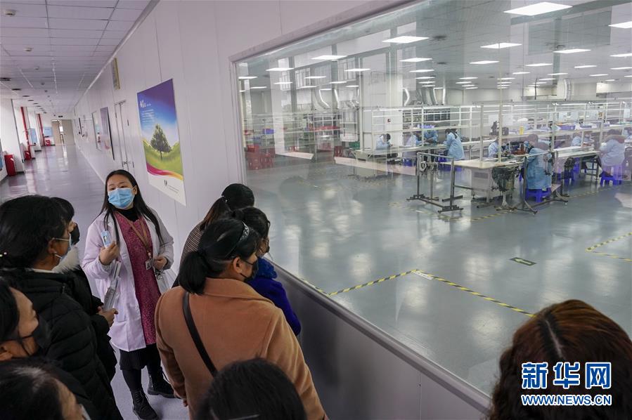 （在習(xí)近平新時(shí)代中國(guó)特色社會(huì)主義思想指引下&mdash;&mdash;新時(shí)代新作為新篇章&middot;習(xí)近平總書(shū)記關(guān)切事&middot;圖文互動(dòng)）（5）穩(wěn)住千家萬(wàn)戶的&ldquo;飯碗&rdquo;&mdash;&mdash;各地積極穩(wěn)就業(yè)化解疫情影響