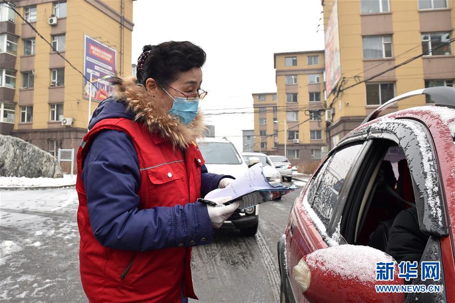 （習(xí)近平致敬的戰(zhàn)&ldquo;疫&rdquo;英雄&middot;社區(qū)工作者篇&middot;圖文互動）（1）他們，堅守一線戰(zhàn)風(fēng)雨