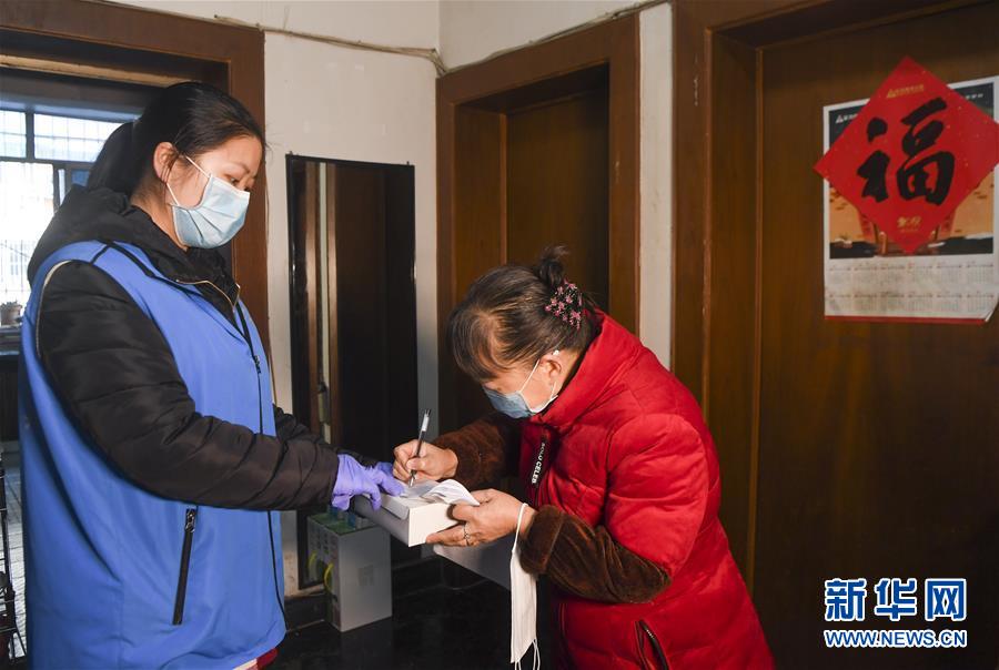 （習(xí)近平致敬的戰(zhàn)&ldquo;疫&rdquo;英雄&middot;社區(qū)工作者篇&middot;圖文互動）（2）他們，堅守一線戰(zhàn)風(fēng)雨