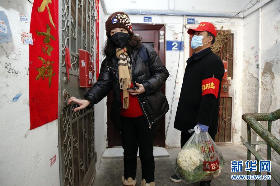 （習(xí)近平致敬的戰(zhàn)&ldquo;疫&rdquo;英雄&middot;社區(qū)工作者篇&middot;圖文互動）（6）他們，堅守一線戰(zhàn)風(fēng)雨