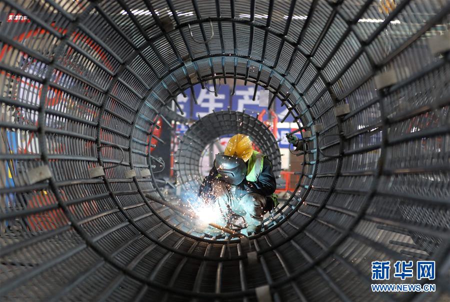 (中國(guó)經(jīng)濟(jì)新觀察·圖文互動(dòng))(3)重大投資項(xiàng)目開(kāi)復(fù)工提速 吹響中國(guó)經(jīng)濟(jì)復(fù)蘇“沖鋒號(hào)”