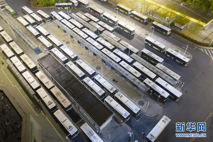 (聚焦疫情防控)(8)武漢市部分公交車恢復(fù)開行