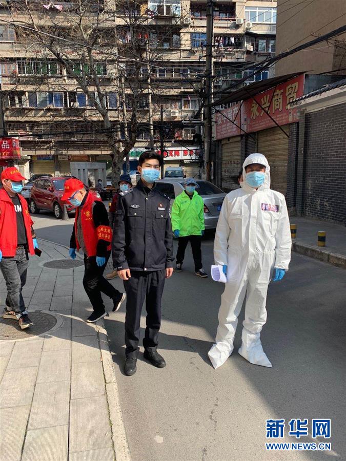 （習(xí)近平致敬的戰(zhàn)&ldquo;疫&rdquo;英雄&middot;公安干警篇&middot;圖文互動(dòng)）（6）他們，抗疫一線鑄警魂