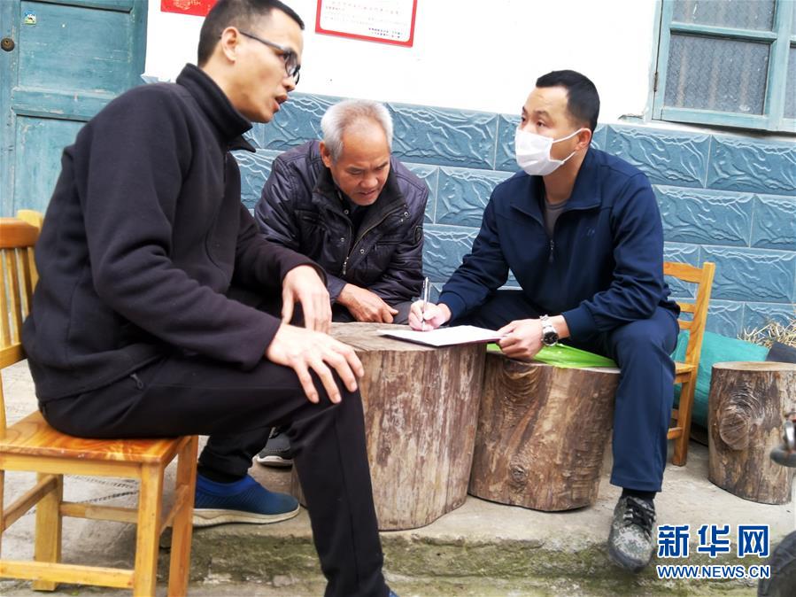 （習(xí)近平致敬的戰(zhàn)&ldquo;疫&rdquo;英雄&middot;下沉干部篇&middot;圖文互動）（6）他們，挺身而出守防線