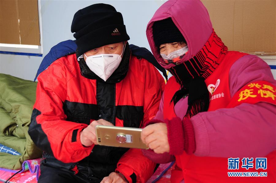 （習近平致敬的戰(zhàn)&ldquo;疫&rdquo;英雄&middot;志愿者篇&middot;圖文互動）（9）他們，微光成炬照征程