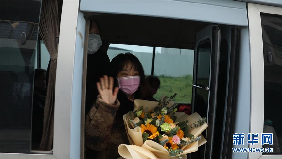 （新華全媒頭條&middot;習近平致敬的戰(zhàn)&ldquo;疫&rdquo;英雄&middot;武漢人民篇&middot;圖文互動）（3）壯哉，大武漢&mdash;&mdash;獻給英雄的武漢人民