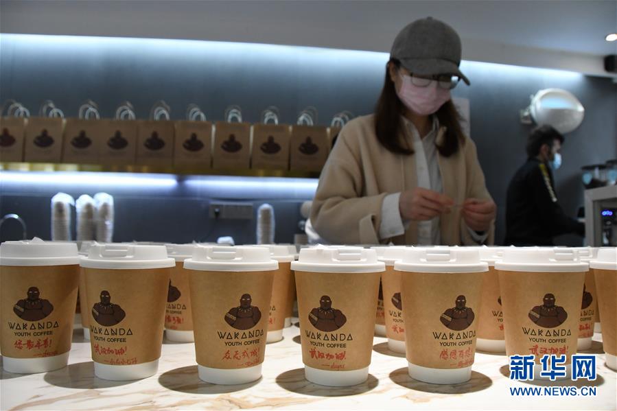 （新華全媒頭條&middot;習近平致敬的戰(zhàn)&ldquo;疫&rdquo;英雄&middot;武漢人民篇&middot;圖文互動）（9）壯哉，大武漢&mdash;&mdash;獻給英雄的武漢人民