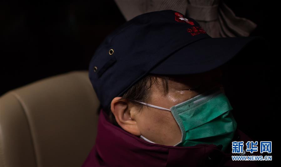 （新華全媒頭條&middot;習近平致敬的戰(zhàn)&ldquo;疫&rdquo;英雄&middot;武漢人民篇&middot;圖文互動）（11）壯哉，大武漢&mdash;&mdash;獻給英雄的武漢人民