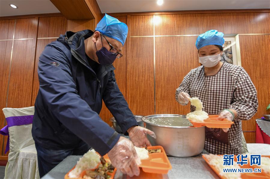 （一線抗疫群英譜&middot;圖文互動）（4）服務(wù)白衣天使的&ldquo;管家&rdquo;艾厚宇