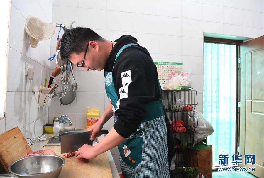 （一線抗疫群英譜&middot;圖文互動）（4）&ldquo;再年輕，也要學做頂梁柱&rdquo;&mdash;&mdash;記&ldquo;95后&rdquo;干警李文超