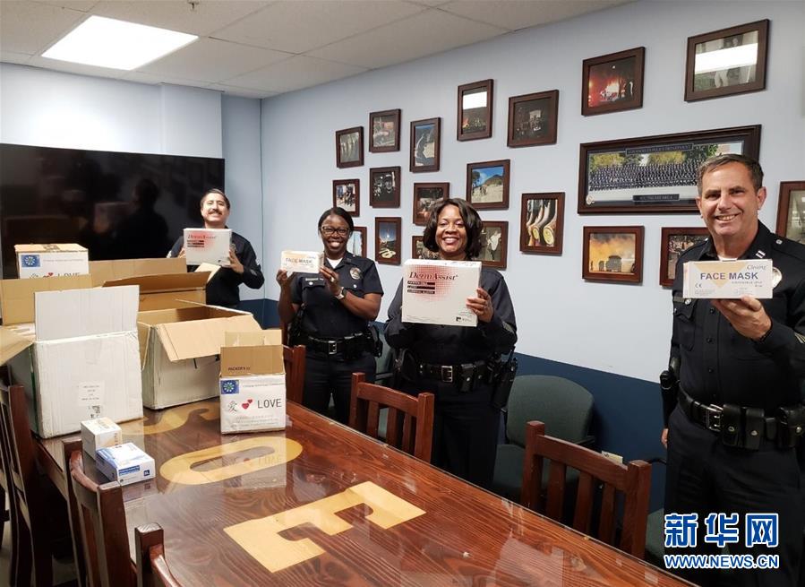 (國(guó)際疫情·圖文互動(dòng))(5)通訊:一個(gè)微信群里的抗疫故事