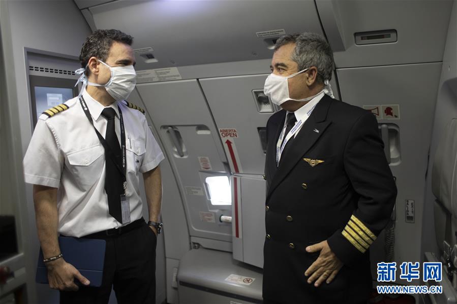 (圖文互動(dòng)·國(guó)際疫情)(2)通訊:3.8萬(wàn)公里的航程 跨越大洋的情誼——記阿根廷從中國(guó)運(yùn)載防疫物資