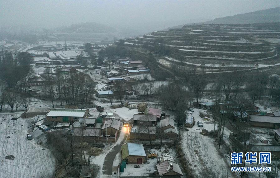 (新華全媒頭條·圖文互動(dòng))(3)春天里的5個(gè)“戰(zhàn)貧”瞬間——習(xí)近平總書(shū)記關(guān)于脫貧攻堅(jiān)決策部署指引攻克最后的深貧堡壘