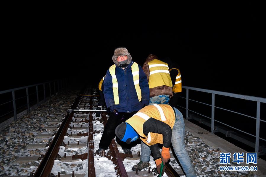 （新華全媒頭條&middot;圖文互動(dòng)）（8）用腳步和忠誠守護(hù)雪域天路&mdash;&mdash;記青藏鐵路望昆線路車間副主任于本蕃