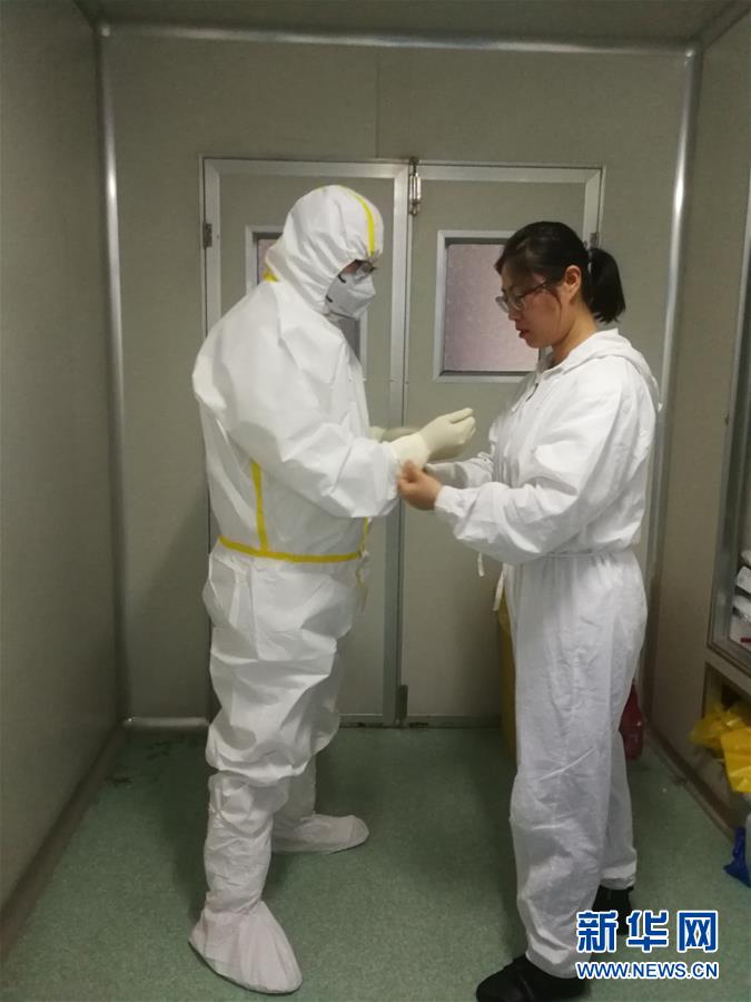 （一線抗疫群英譜&middot;圖文互動）（4）山西檢測員伉儷：疫情不退，決不放松