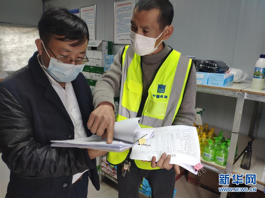 （一線抗疫群英譜&middot;圖文互動(dòng)）（1）&ldquo;逆行者&rdquo;曾陽(yáng)春：步行十公里，他冒雨趕赴一線