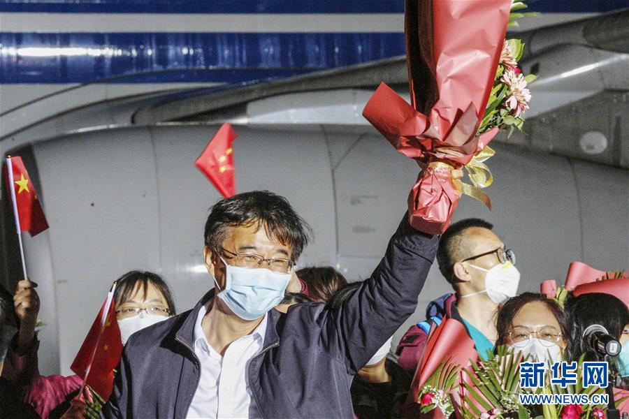 （聚焦疫情防控&middot;圖文互動(dòng)）（9）分秒必爭(zhēng)！一切為了治病救人&mdash;&mdash;中國(guó)抗疫生命至上的生動(dòng)實(shí)踐