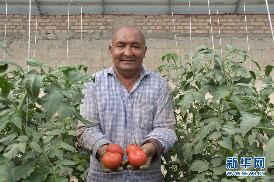 (決戰(zhàn)決勝脫貧攻堅(jiān)·圖文互動)(2)從高原牧區(qū)走入現(xiàn)代社區(qū)——探訪帕米爾高原搬遷牧民的新生活