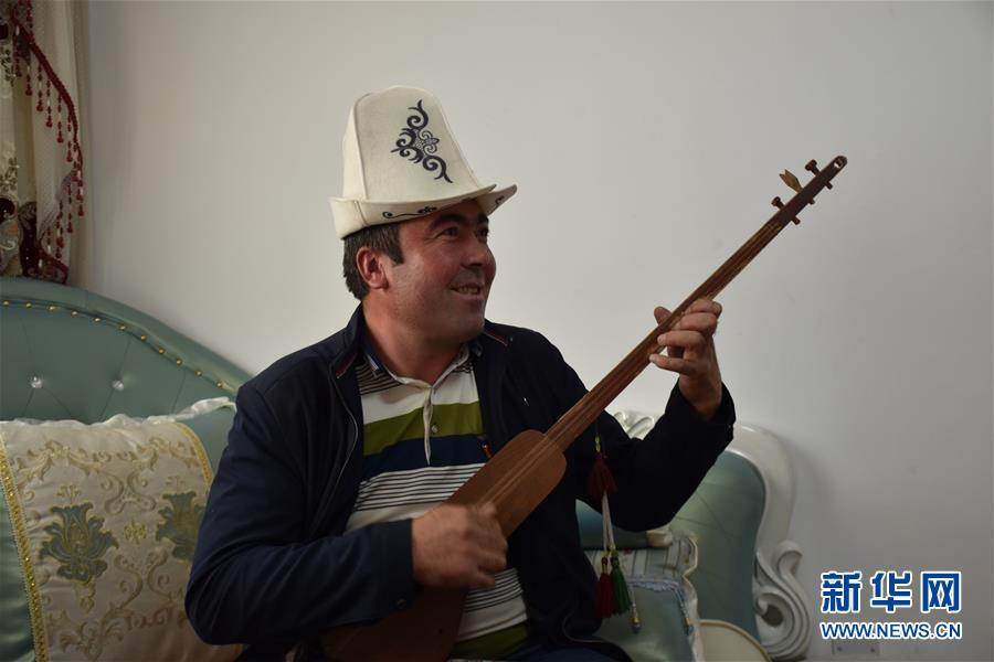 (決戰(zhàn)決勝脫貧攻堅(jiān)·圖文互動)(4)從高原牧區(qū)走入現(xiàn)代社區(qū)——探訪帕米爾高原搬遷牧民的新生活