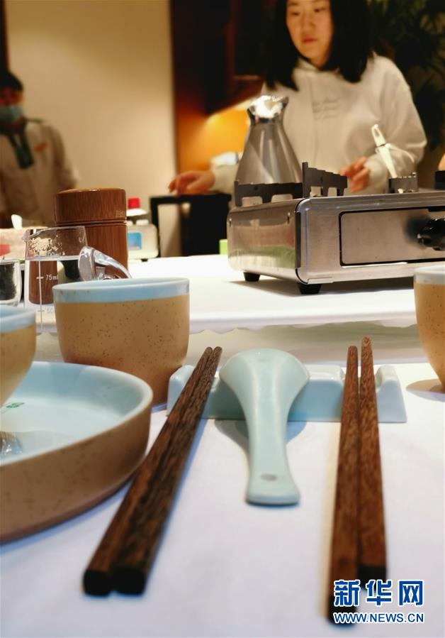 （圖文互動(dòng)）&ldquo;公筷公勺&rdquo;上桌難在哪？&mdash;&mdash;長沙市部分餐飲場所見聞