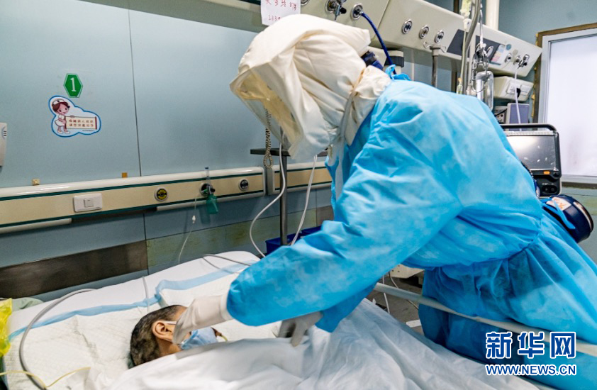 （新華全媒頭條&middot;圖文互動(dòng)）（3）&ldquo;我看不見(jiàn)你的樣子，但我知道你是誰(shuí)&rdquo;&mdash;&mdash;寫(xiě)在國(guó)際護(hù)士節(jié)來(lái)臨之際