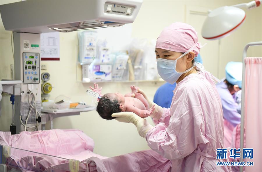 （新華全媒頭條&middot;圖文互動(dòng)）（5）&ldquo;我看不見(jiàn)你的樣子，但我知道你是誰(shuí)&rdquo;&mdash;&mdash;寫(xiě)在國(guó)際護(hù)士節(jié)來(lái)臨之際