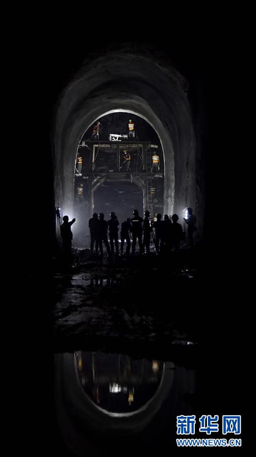 （在習近平新時代中國特色社會主義思想指引下&mdash;&mdash;新時代新作為新篇章&middot;習近平總書記關(guān)切事&middot;圖文互動）（7）新機遇、新引擎&mdash;&mdash;重大工程重大項目建設(shè)新動向觀察