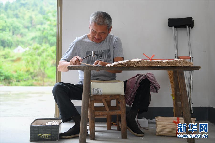 (決戰(zhàn)決勝脫貧攻堅(jiān)·圖文互動(dòng))(5)老手藝撐起“脫貧傘”