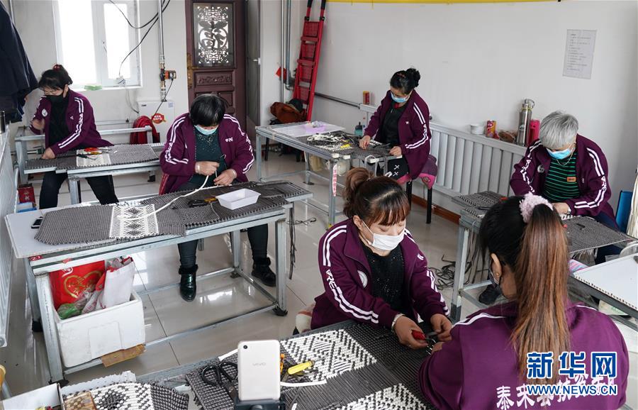 （在習(xí)近平新時(shí)代中國(guó)特色社會(huì)主義思想指引下&mdash;&mdash;新時(shí)代新作為新篇章&middot;習(xí)近平總書記關(guān)切事&middot;圖文互動(dòng)）（2）助你飛翔，擁抱陽(yáng)光&mdash;&mdash;助力殘疾人脫貧攻堅(jiān)故事