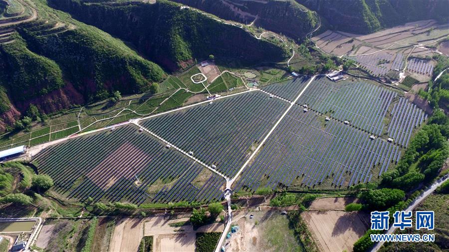 （決戰(zhàn)決勝脫貧攻堅(jiān)&middot;圖文互動(dòng)）黃土高原上的&ldquo;陽光存折&rdquo;&mdash;&mdash;山西光伏扶貧富民記
