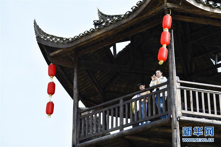 （新華全媒頭條&middot;圖文互動(dòng)）（20）從人民中汲取磅礴力量&mdash;&mdash;習(xí)近平總書記同出席2020年全國兩會(huì)人大代表、政協(xié)委員共商國是紀(jì)實(shí)