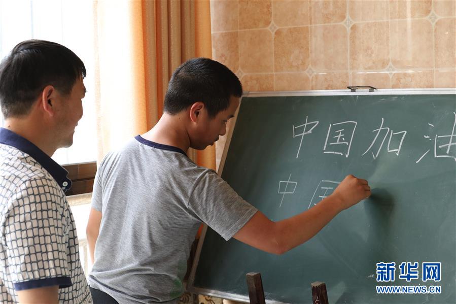 （在習(xí)近平新時代中國特色社會主義思想指引下&mdash;&mdash;新時代新作為新篇章&middot;習(xí)近平總書記關(guān)切事&middot;圖文互動）（1）在燦爛的陽光下&mdash;&mdash;少年兒童茁壯成長二三事