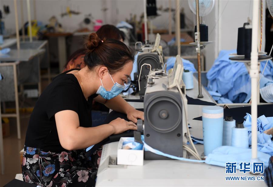 (在習(xí)近平新時(shí)代中國(guó)特色社會(huì)主義思想指引下——新時(shí)代新作為新篇章·習(xí)近平總書記關(guān)切事·圖文互動(dòng))(4)讓每一個(gè)角落都感受到幸福的溫情——人口較少民族在脫貧攻堅(jiān)大潮中的奮進(jìn)故事