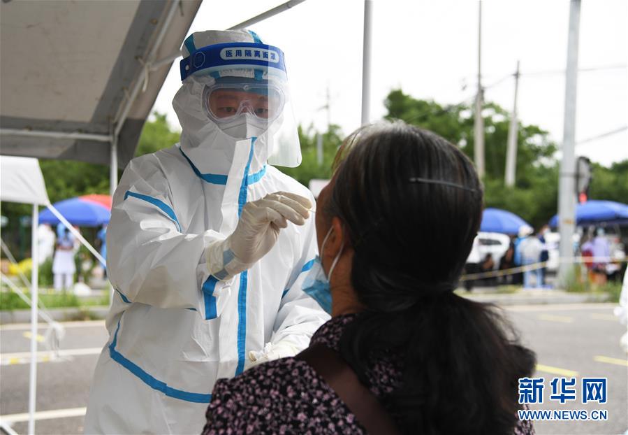 (新華全媒頭條·圖文互動(dòng))(2)分秒必爭(zhēng) 北京打響疫情防控“硬仗”