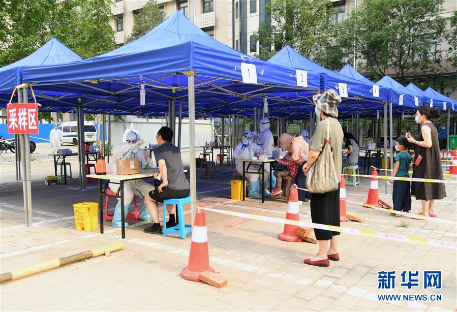 （新華全媒頭條&middot;圖文互動(dòng)）（4）構(gòu)筑守護(hù)城市、守護(hù)生命的堅(jiān)強(qiáng)防線&mdash;&mdash;北京開(kāi)展大規(guī)模核酸檢測(cè)