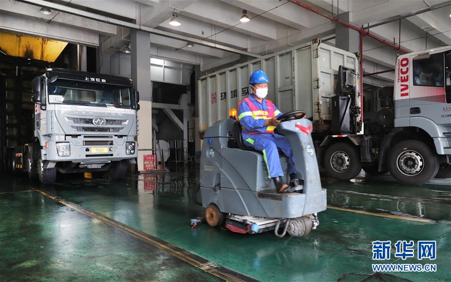 （新華全媒頭條&middot;圖文互動）（4）演繹新時尚 答好治理卷&mdash;&mdash;上海實(shí)施垃圾分類效果追蹤