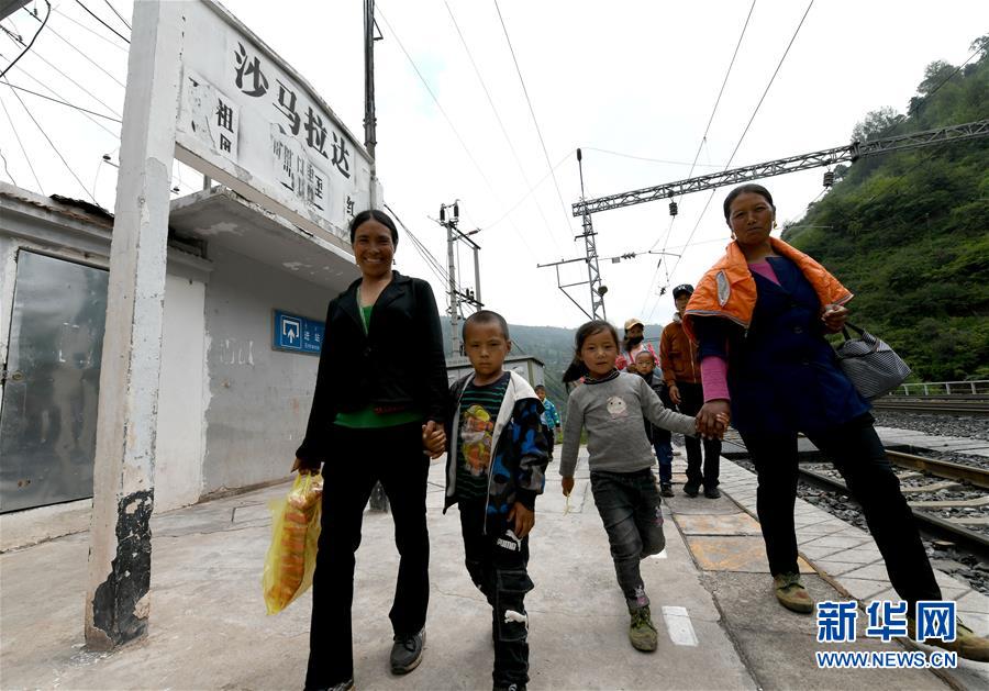 (新華全媒頭條·圖文互動(dòng))(9)自強(qiáng)的力量——成昆鐵路通車(chē)50年記