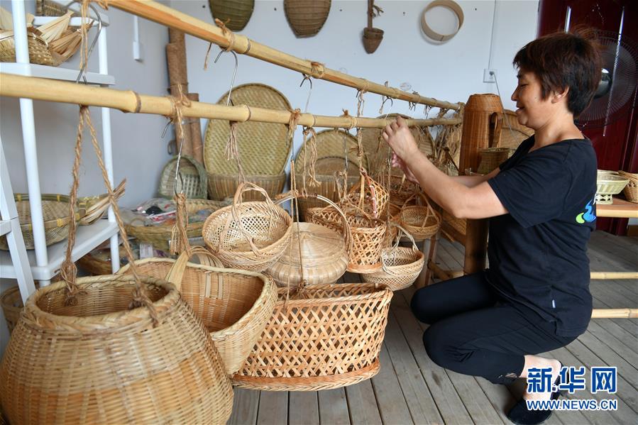 （新華全媒頭條&middot;走向我們的小康生活&middot;圖文互動(dòng)）（10）大山深處有&ldquo;新家&rdquo;&mdash;&mdash;大別山村繪出現(xiàn)代版&ldquo;富春山居圖&rdquo;