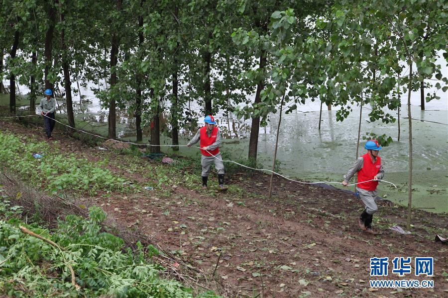 （圖文互動(dòng)）（2）搶險(xiǎn)！群眾的安全高于一切&mdash;&mdash;湖北統(tǒng)籌部署緊急應(yīng)對(duì)洪澇災(zāi)害