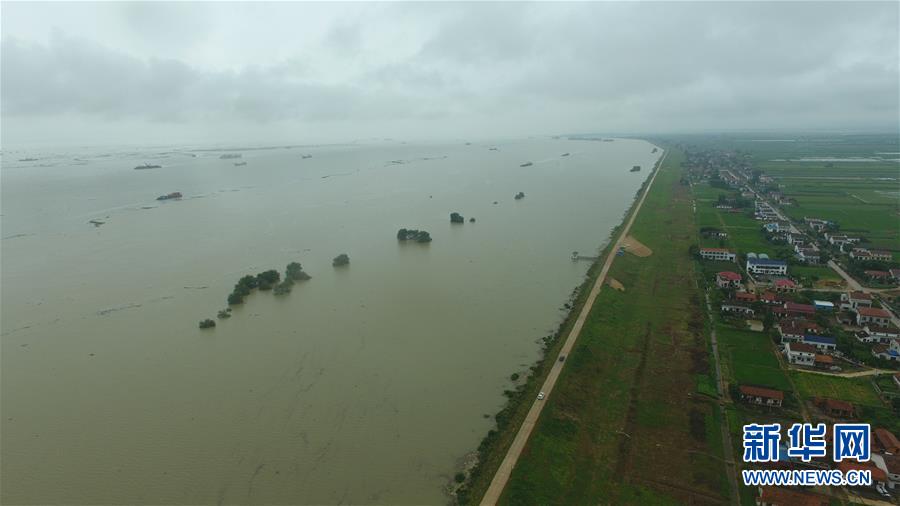 （防汛抗洪&middot;圖文互動）（5）&ldquo;險(xiǎn)情不可怕，可怕的是不能及時(shí)發(fā)現(xiàn)險(xiǎn)情&rdquo;&mdash;&mdash;洞庭湖巡堤查險(xiǎn)現(xiàn)場直擊