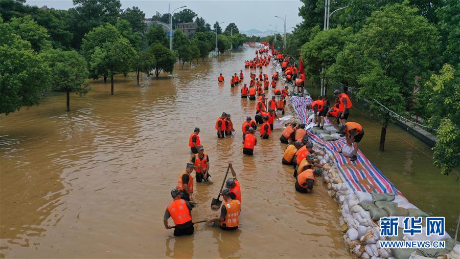 （防汛抗洪&middot;圖文互動(dòng)）（1）東部戰(zhàn)區(qū)陸軍再次抽調(diào)1.6萬余人增援抗洪一線