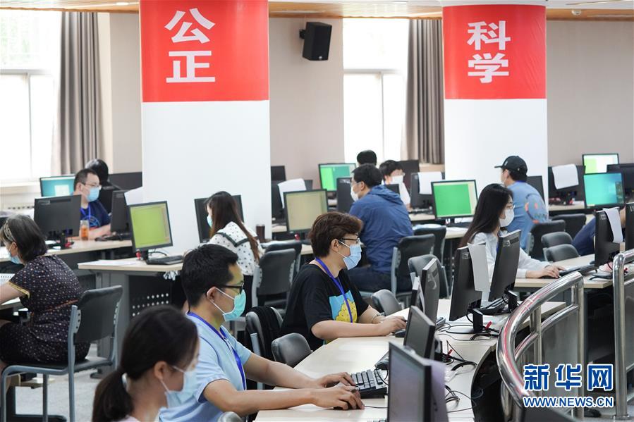 (教育)(7)北京:走進高考評卷點