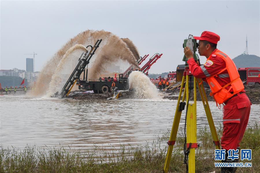(新華全媒頭條·圖文互動(dòng))(10)抗洪利器助力抗洪一線