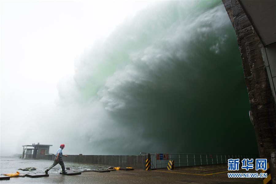 (在習(xí)近平新時(shí)代中國特色社會主義思想指引下——新時(shí)代新作為新篇章·習(xí)近平總書記關(guān)切事·圖文互動)(1)黑科技 縛洪魔——現(xiàn)代科技提升防汛救災(zāi)硬實(shí)力