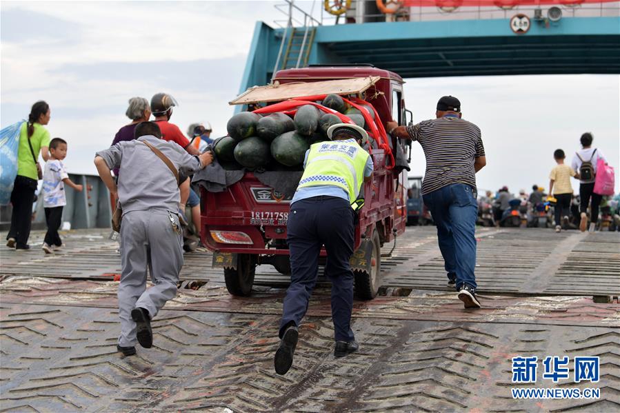 (新華全媒頭條·圖文互動)(3)百萬群眾大轉(zhuǎn)移——抗洪搶險救援直擊