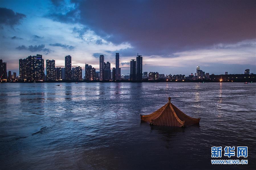 （在習(xí)近平新時(shí)代中國(guó)特色社會(huì)主義思想指引下&mdash;&mdash;新時(shí)代新作為新篇章&middot;習(xí)近平總書記關(guān)切事&middot;圖文互動(dòng)）（1）戰(zhàn)疫魔,斗洪魔&mdash;&mdash;湖北全力應(yīng)對(duì)防疫、防汛疊加&ldquo;雙考&rdquo;